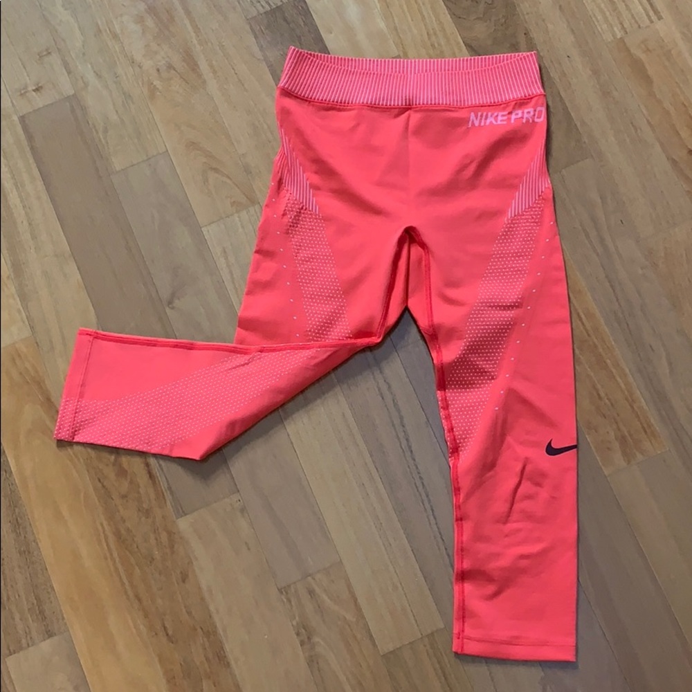 Nike Dri fit crop leggings